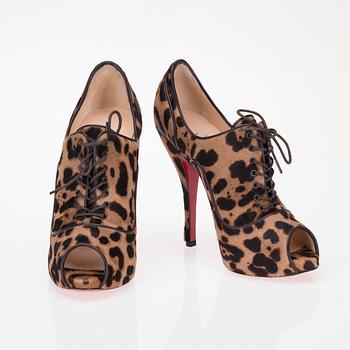 SKOR, "Lady Derby", Christian Louboutin.