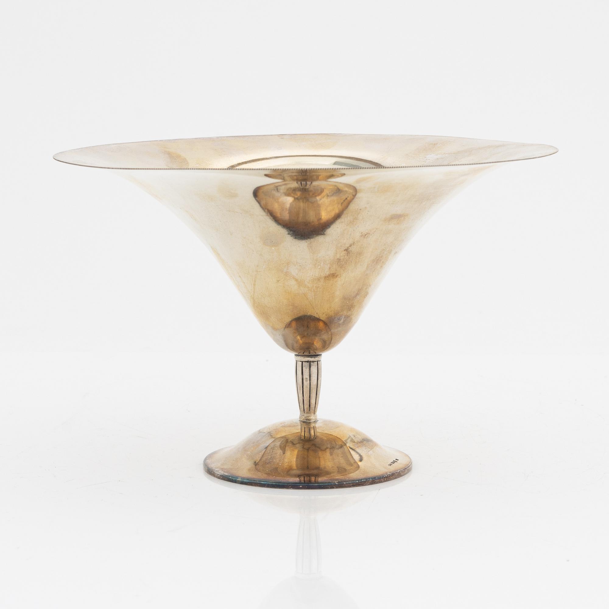 Swedish silver bowl on foot, bearing the mark of GAB, Stockholm 1927.