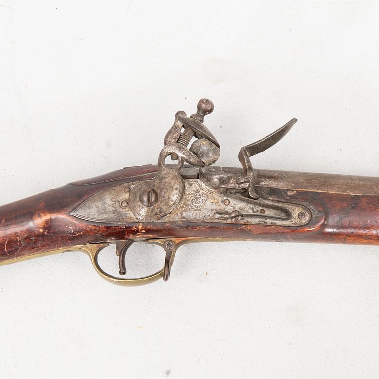 A British Tower and I Salter flintlock musket and bayonet, first half of the 19th century.