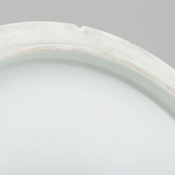 A Berlin tureen with cover, 19th century.