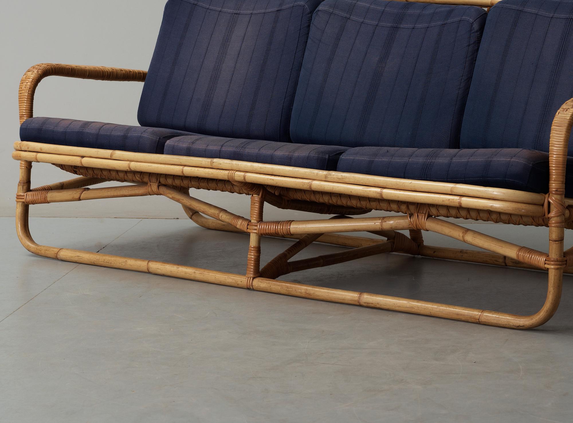 MÖBELGRUPP, 4 delar, rotting, 1900-talets andra hälft.