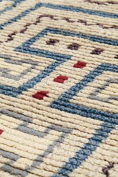 Sigvard Bernadotte, A CARPET, knotted pile, ca 210,5 x 153,5 cm, signed SB.