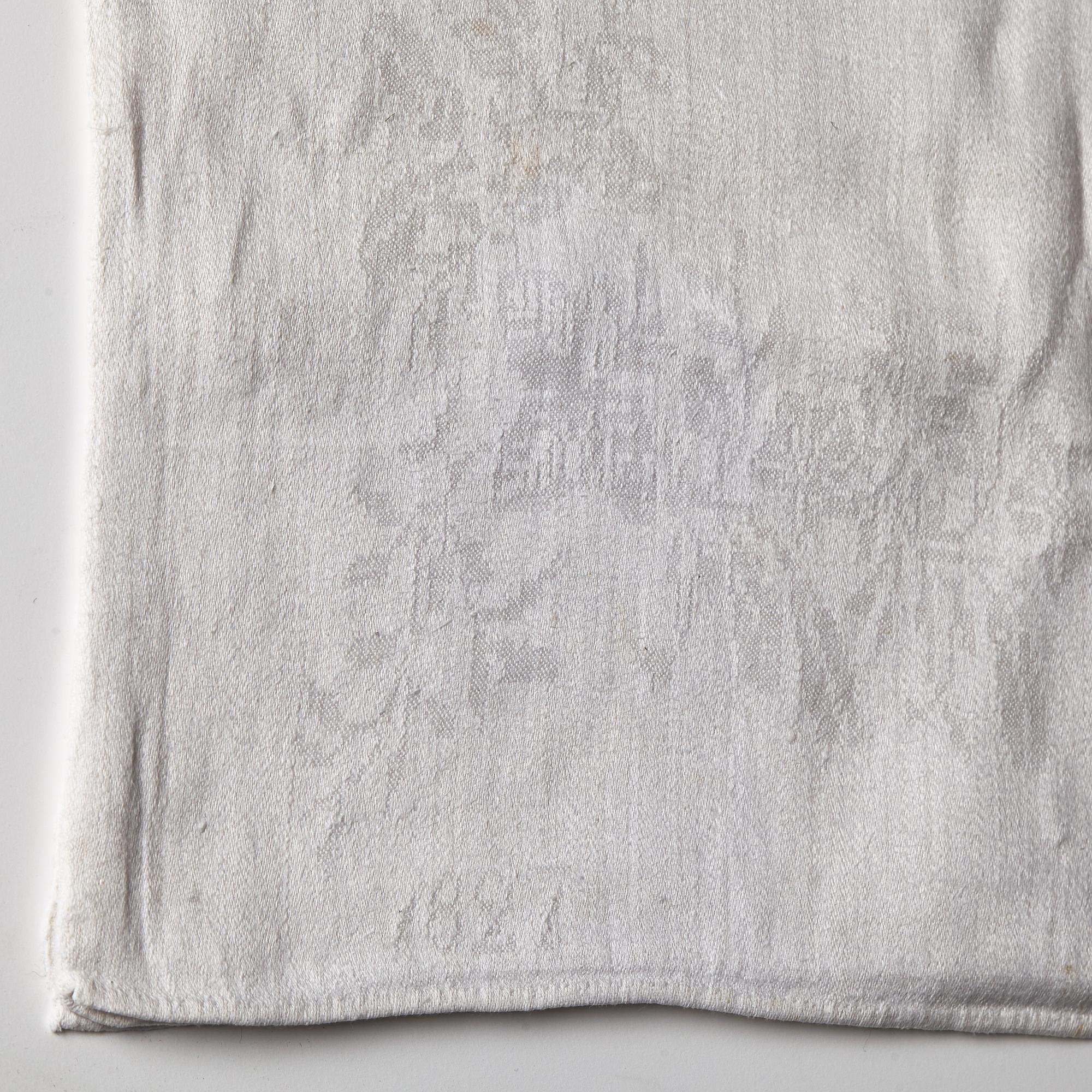 A TABLE CLOTH AND NAPKINS, 24 pieces, linen damask, the table cloth is dated 1827, ca 560-567 x 207,5 cm, Sweden 1827.