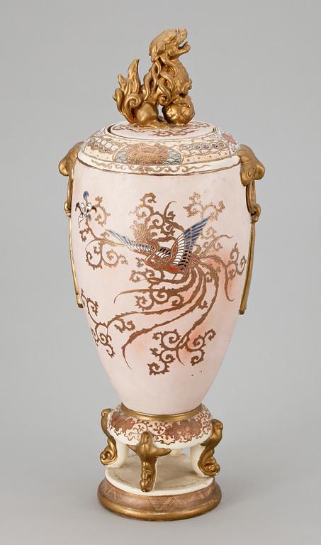 URNA MED LOCK, flintgods, Satsuma, Japan. Tidigt 1900-tal.