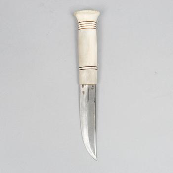 Esse Poggats, a reindeer horn knife, signed.