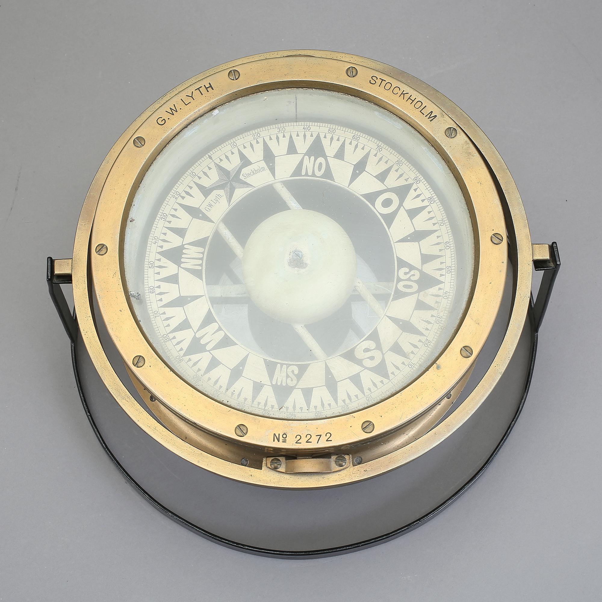 KOMPASS, mässing, märkt "Stockholm, G.W. Lyth. No 2272.".