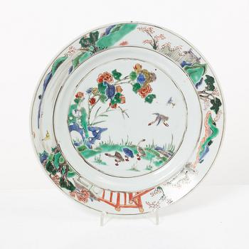 A famille verte dish, Qing dynasty, Kangxi (1662-1722).