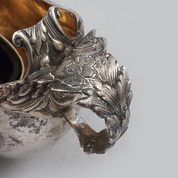 SÅSSNIPA, SALTSKED samt SALTKAR, silver och glas, 1900-tal, vikt (exklusive glasinsats) 230 gram.