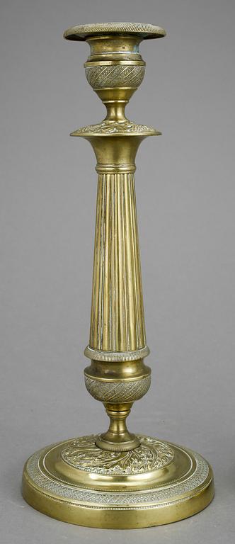 LJUSSTAKAR, ett par, mässing. Senempire, 1800-talets mitt.