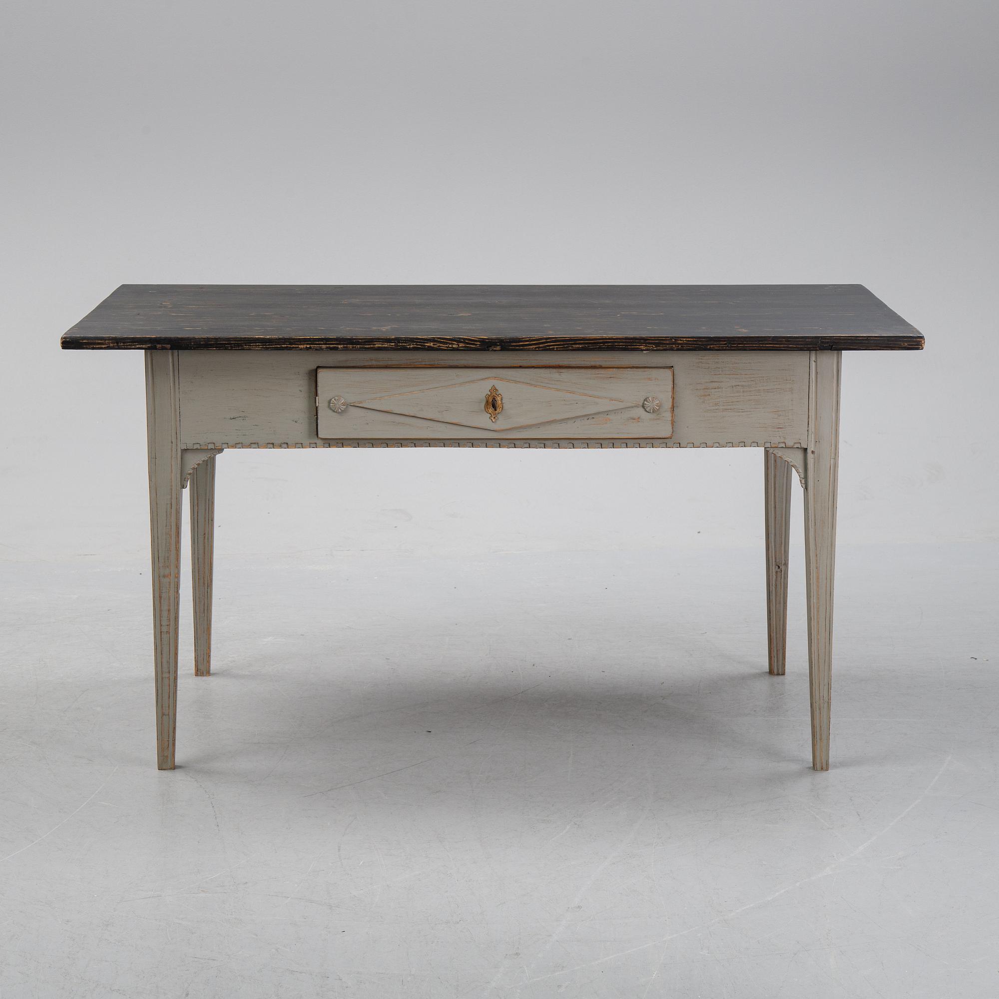 A gustavian style writing desk from the 19th century.