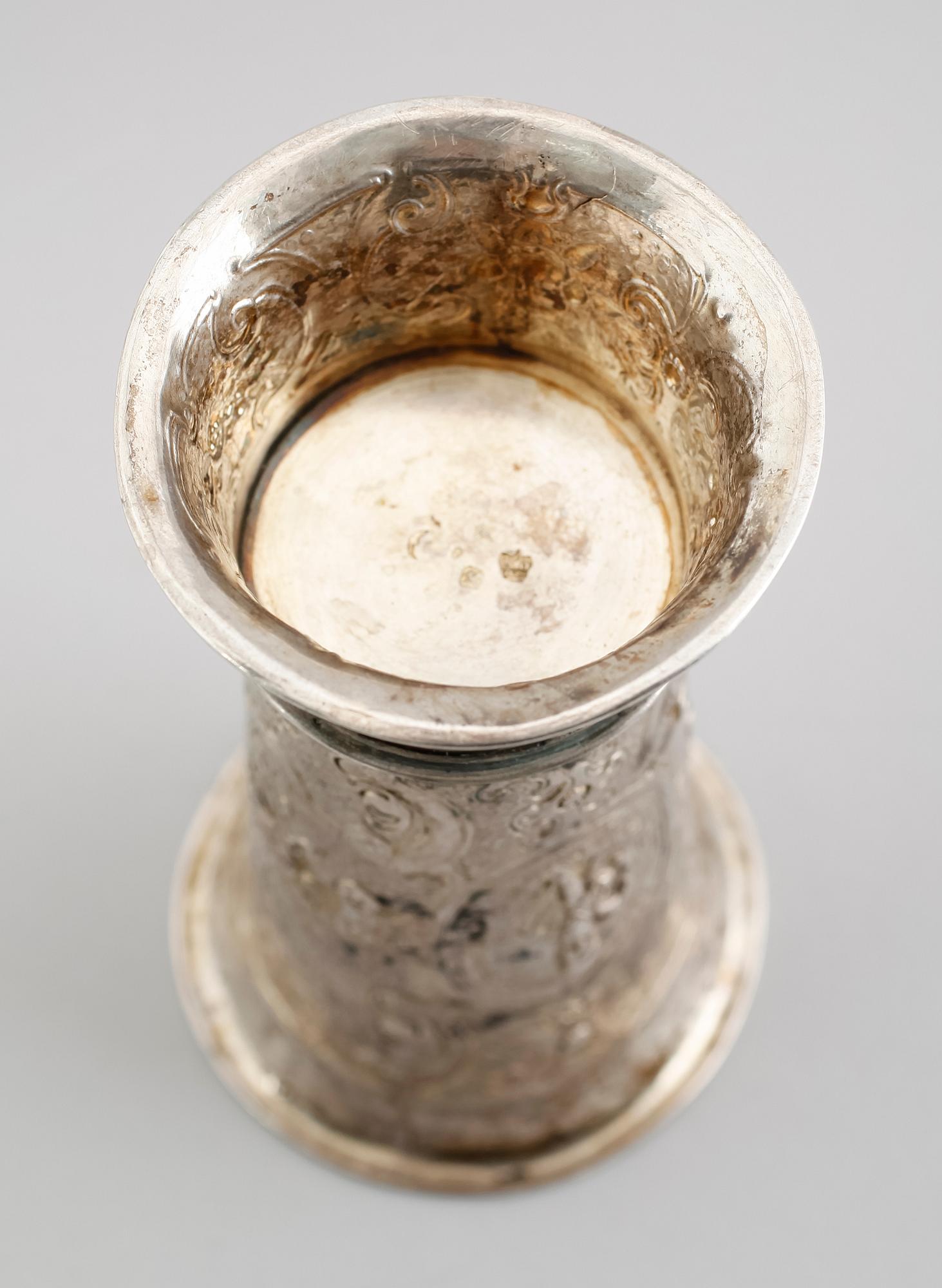VAS, silver, möjligen Frankrike, 1800-tal. Vikt ca 200 gram.