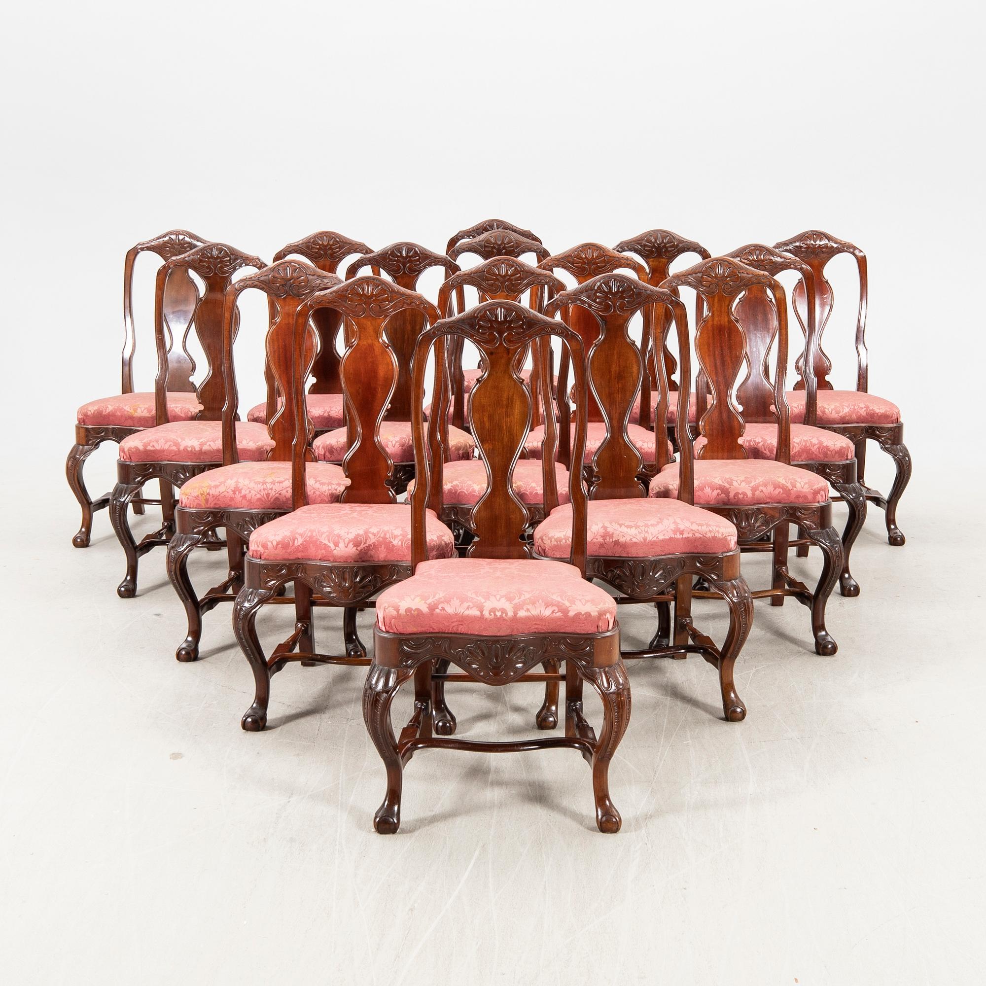 A mahogany 17 pcs Chippendale dining set first half of the 20th century.