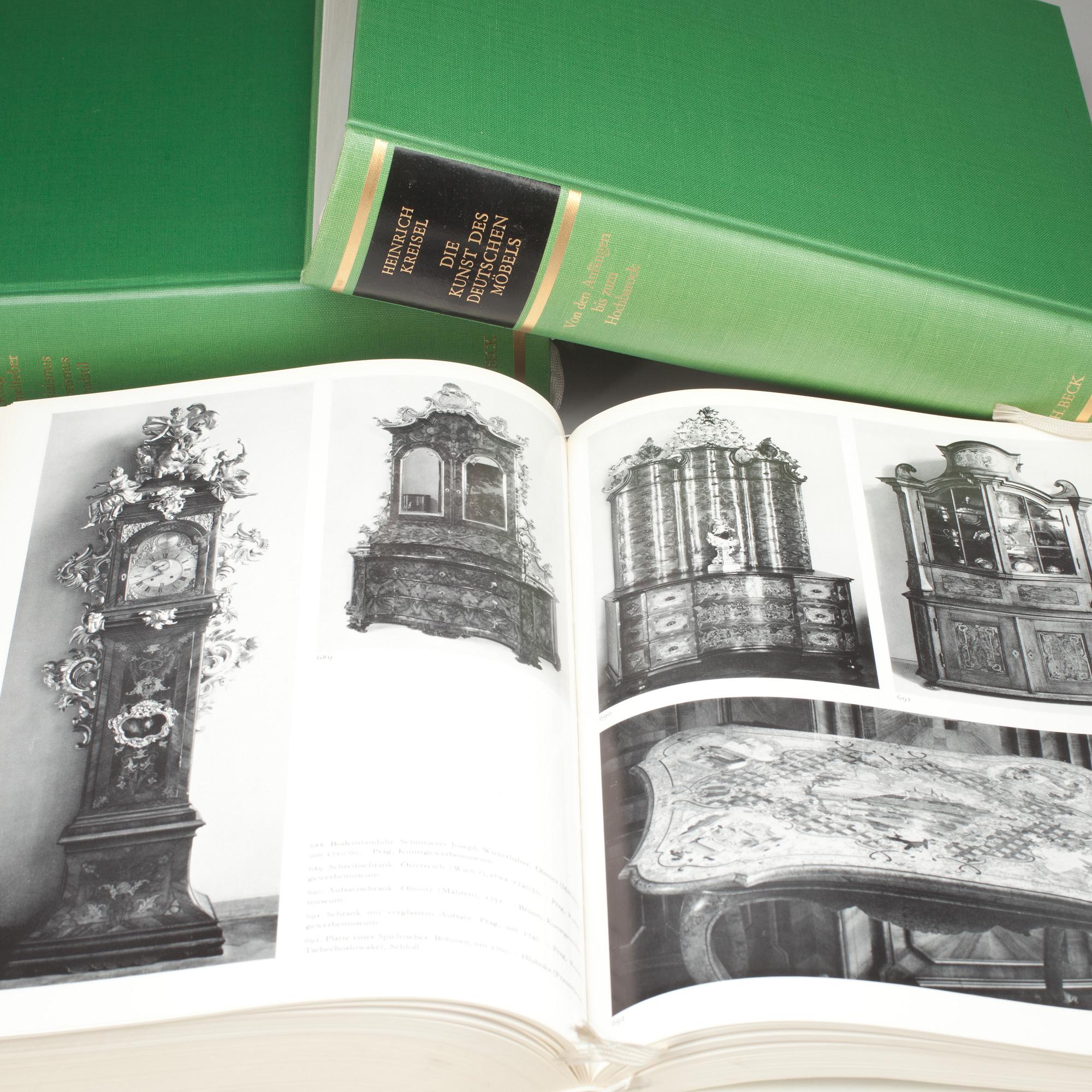 BÖCKER, 3 vol. "Die Kunst Des Deutschen Möbels" av Heinrich Kresiel, München 1968.