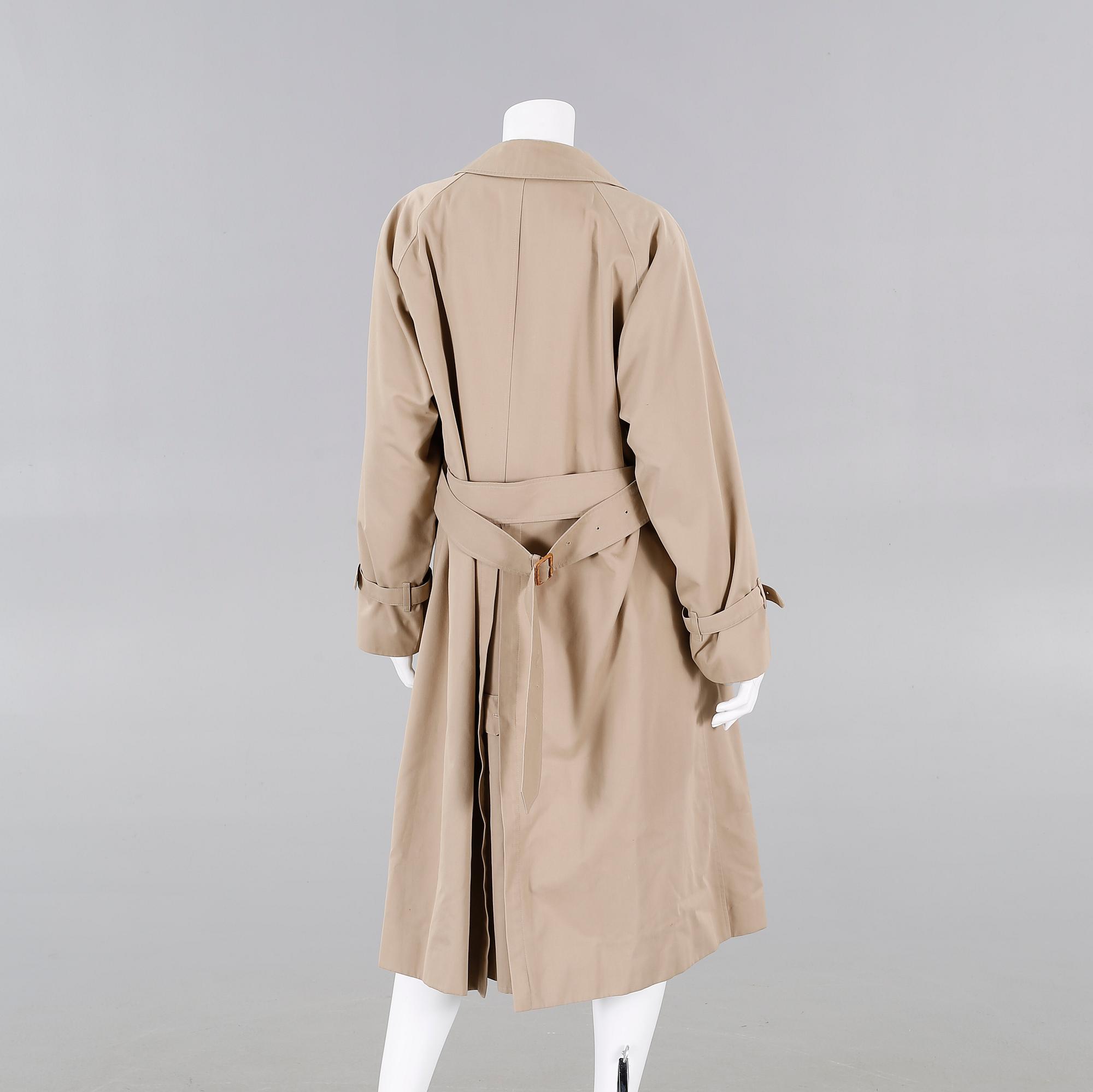 BURBERRY, trenchcoat.