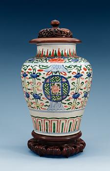 A Transitional wucai jar, 17th Century.