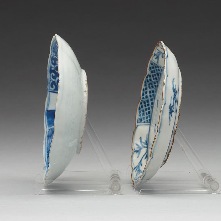 Two blue and white dishes, Ming dynasti, Tianqi /Chongzhen, 17th Century.