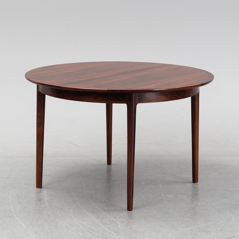 Matgrupp med bord samt 8 stolar bla, "Darby", Torbjørn Afdal, Nesjestranda møbelfabrikk, Norge, 1960-tal.