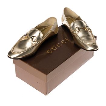 SKOR, Gucci.