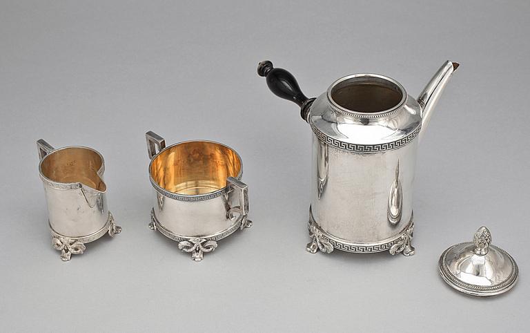 KAFFESERVIS, 3 delar, nysilver, sengustaviansk stil, C.G. Hallberg. 1900-talets första kvartal.