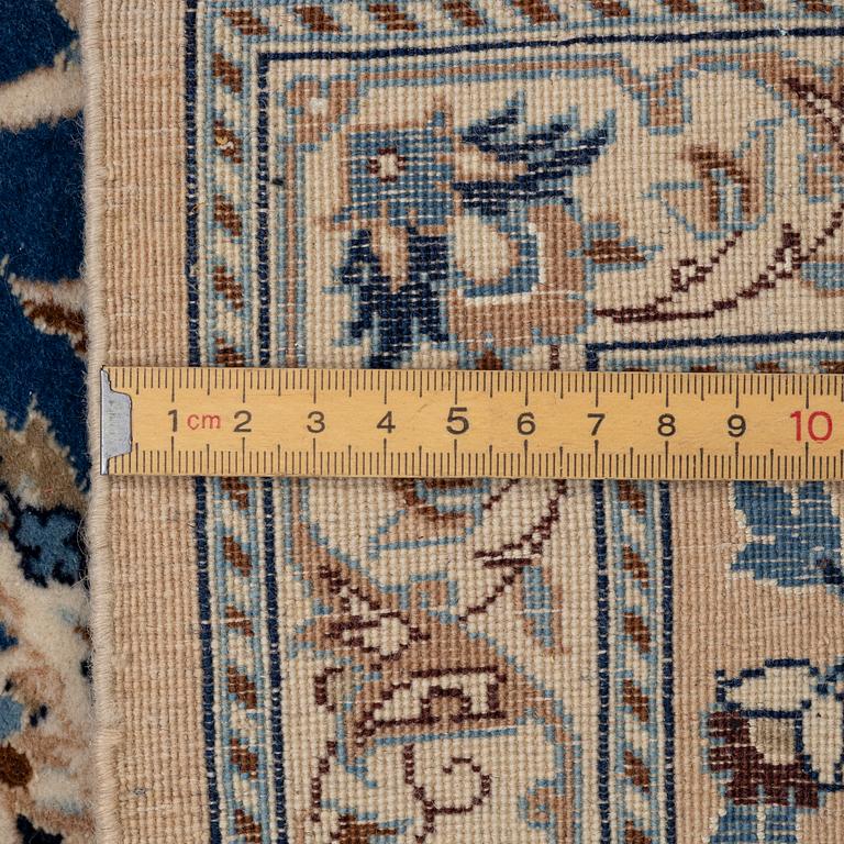 Carpet, Nain, approx. 255 x 155 cm.