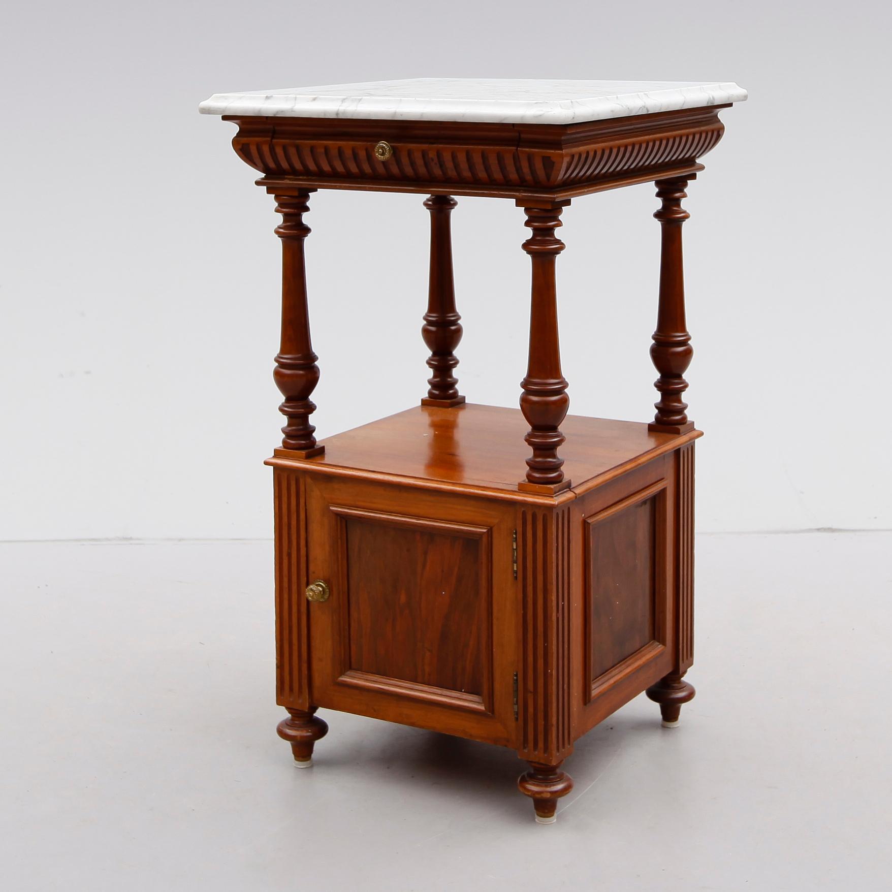 POTTSKÅP, nyrenässans, sent 1800-tal.