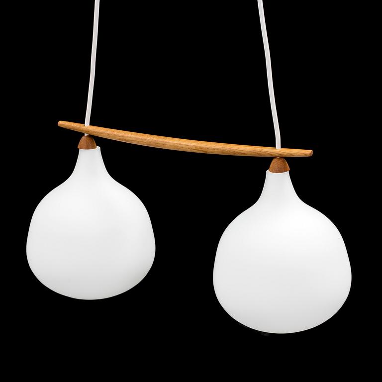 Uno och Östen Kristiansson oak and glass ceiling light from Luxus. Total height ca 103 cm.