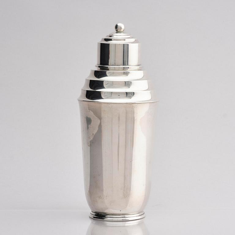A silver cocktail shaker, mark of Nordisk silverkonst, Ramlösa, Sweden 1950.