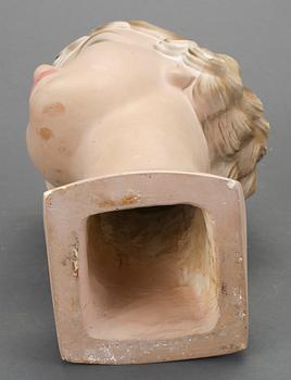 SKYLTDOCKA, huvud, 1900-talets första hälft.