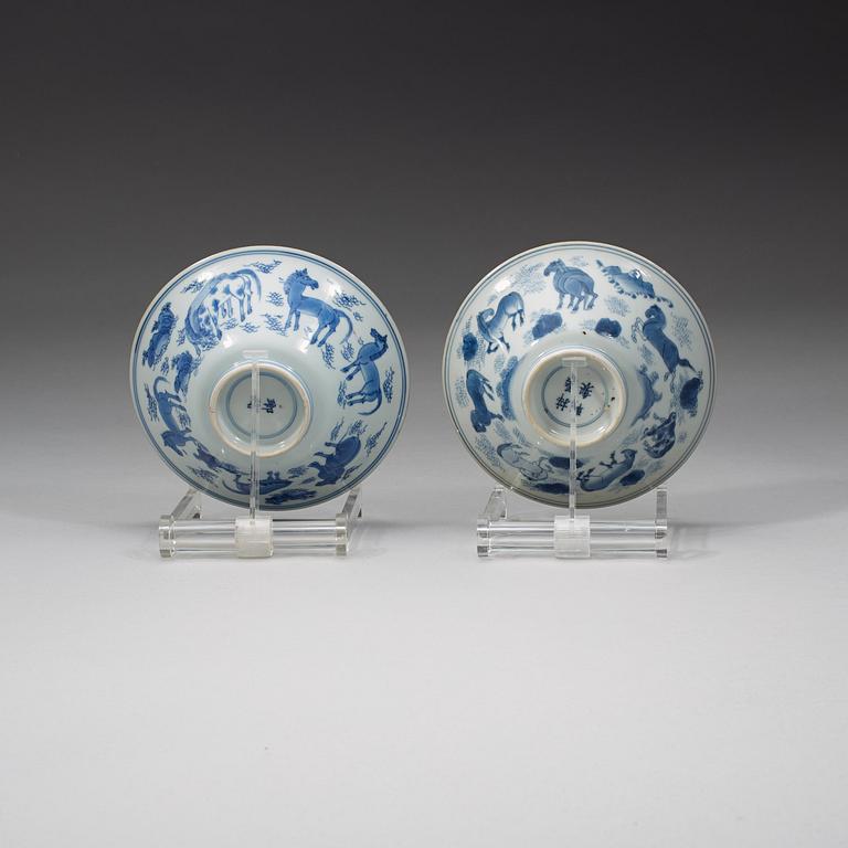 A pair of blue and white bowls, Transition 17th Century.
