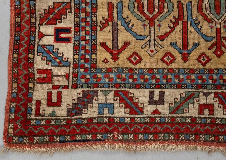 A rug, antique Anatolian/Caucasian, ca 148-149 x 104,5-110 cm (as well as 1-1,5 cm flat weave at one end).