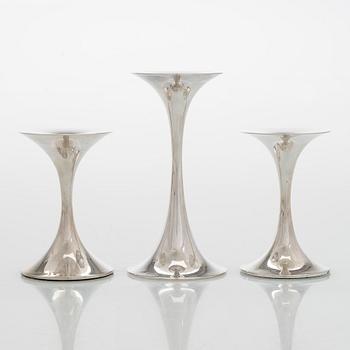 Tapio Wirkkala, kynttilänjalkoja, 3 kpl, hopeaa, "Trumpetti", Kultakeskus, Hämeenlinna 1988-2003.