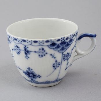 25 pieces of porcelain tableware from Royal Copenhagen, model "Musselmalet", 20th century.