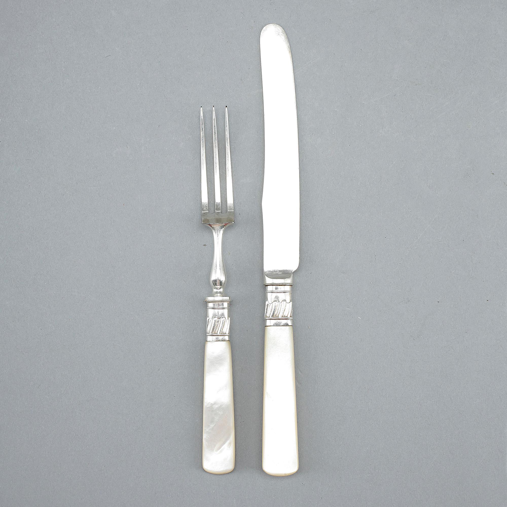 BESTICKSERVIS, 24 delar, nysilver och pärlemor, Allen & Darwin, England, omkring år 1900.