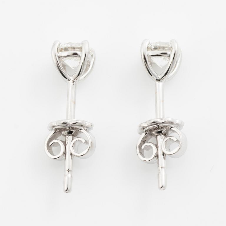Earrings 18K white gold set with brilliant-cut diamonds, accompanied by GIA dossier.
