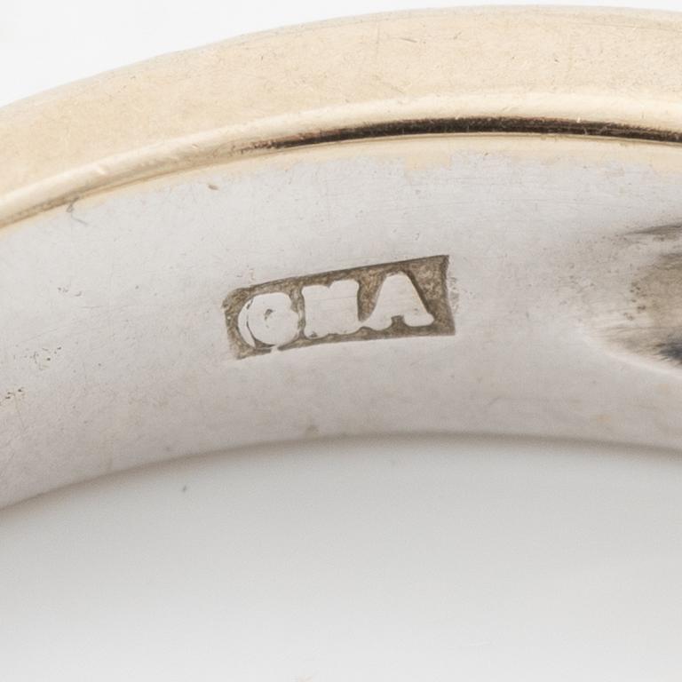 Three rings, 18K white gold with brilliant-cut and princess-cut diamonds.