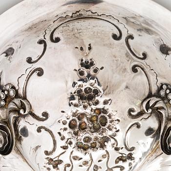 Carl Johan Tegelsten, Leipäkori, hopeaa ja kullattua hopeaa, Pietari, Venäjä 1845.