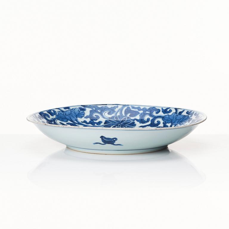 A blue and white lotus dish, Qing dynasty, Kangxi (1662-1722).