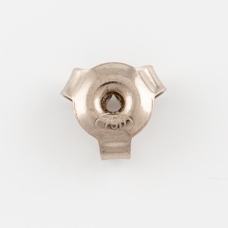 Ett par örhängen 18K vitguld med runda briljantslipade diamanter.