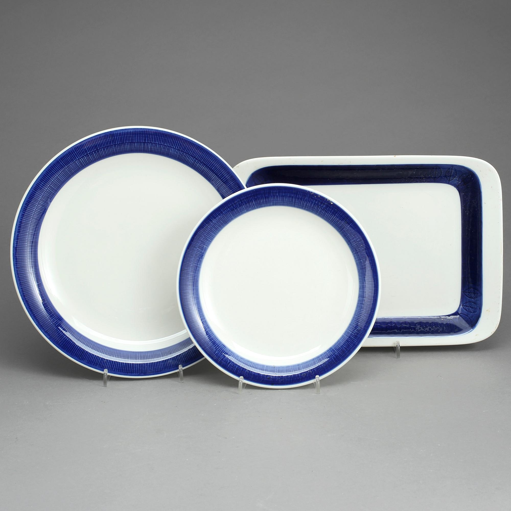SERVISDELAR, 13 st, porslin, "Koka blå", Hertha Bengtsson, Rörstrand, 1956-88.