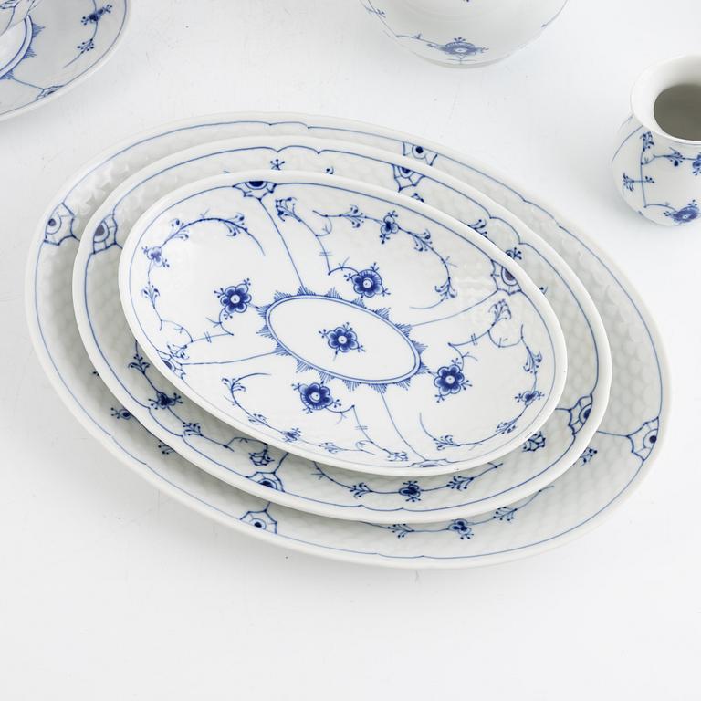 Matservis, porslin, 26 delar, "Musselmalet", Bing & Grøndahl, Danmark.