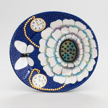 Birger Kaipiainen, a footed ceramic bowl signed Birger Kaipiainen Arabia Finland.