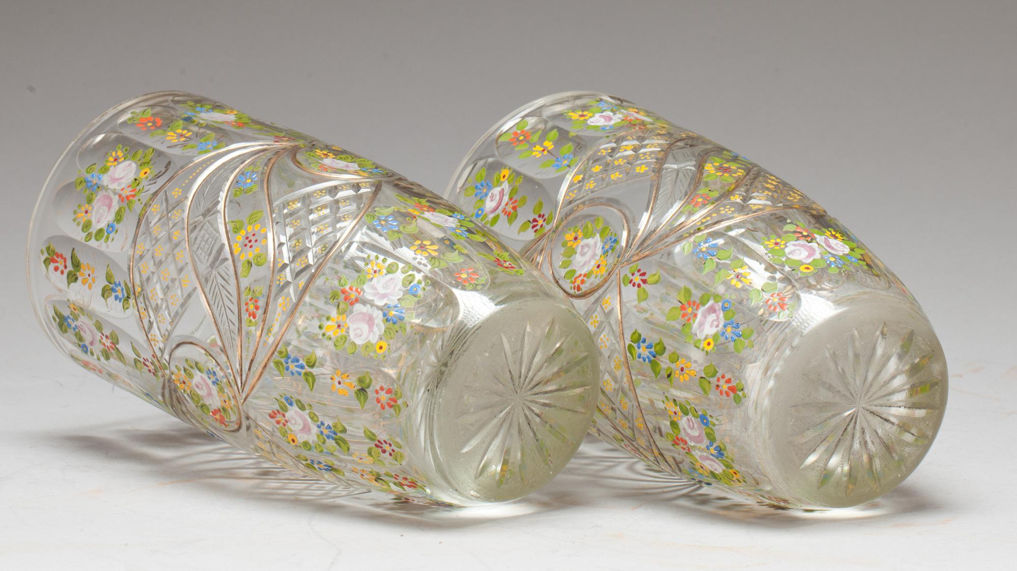 VASER, ett par snarlika, glas, Persien. 1800-tal. Fatali-shan.