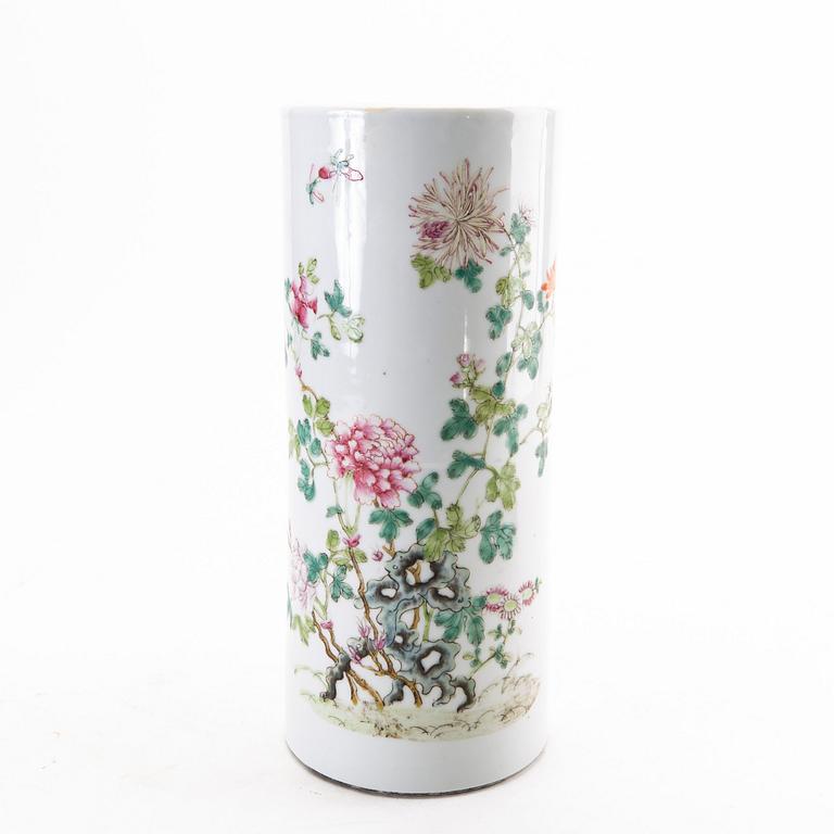 A Chinese 20th century porcelain vase.