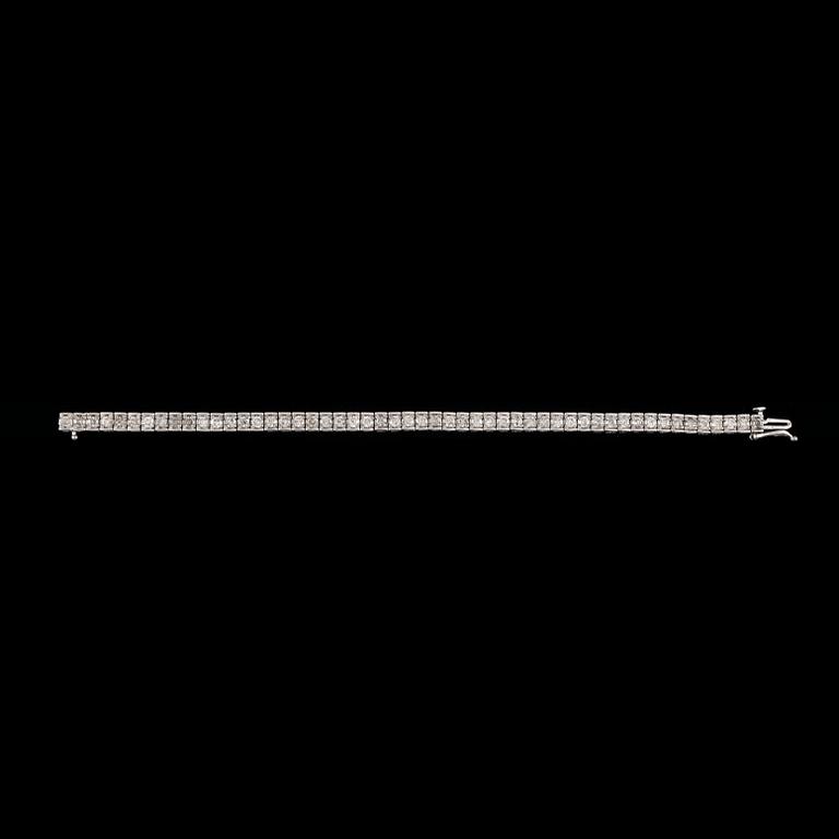 A brilliant cut diamond bracelet, total carat weight circa 2.60 cts.