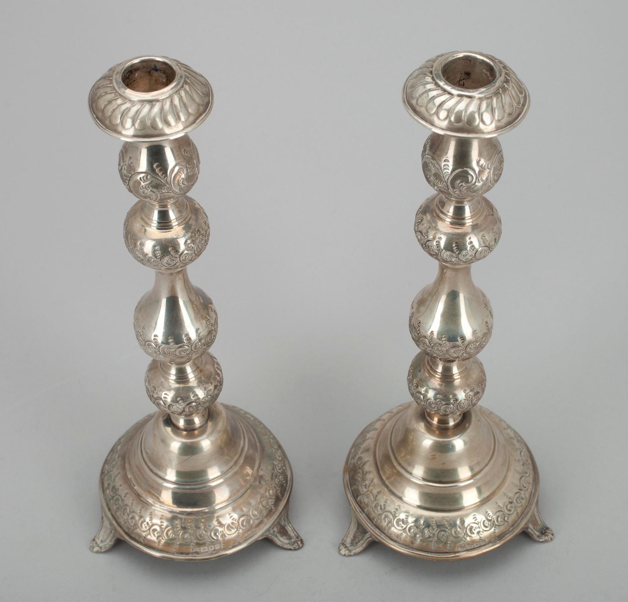 LJUSSTAKAR, ett par, sterling silver, London 1921.