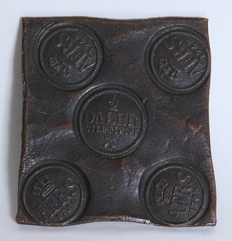 PLÅTMYNT, 1/2 daler, 1758.