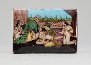 337. PLAKETT, emalj på koppar. Indien 1900-talets början.