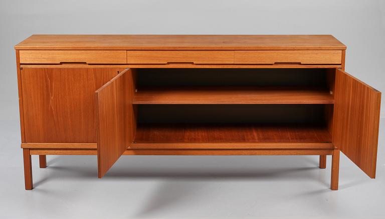 SIDEBOARD, omkring 1900-talets mitt.