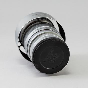 A chrome Leica Summarex f=8,5 cm 1:1,5 lens no 1008826 designed by av Max Berek, Ernst Leitz, Wetzlar . 1943-1960.