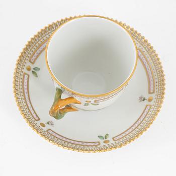 Royal Copenhagen, Kaffekoppar med fat, 4 st, porslin, "Flora Danica", Royal Copenhagen, Danmark, 1957.